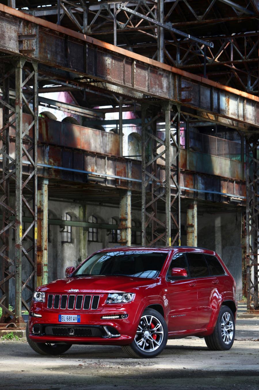  Jeep Grand Cherokee SRT8 2012 года  (фото 109 из 186)